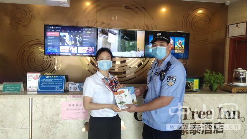 阜沙鎮(zhèn)禁毒信息〔2020〕第155期--阜沙禁毒宣傳活動(dòng)走進(jìn)重點(diǎn)行業(yè)場所(2020.10.27 )5