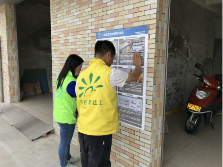 阜沙鎮(zhèn)禁毒信息〔2020〕第167期--阜沙禁毒宣傳進(jìn)公交站、進(jìn)廠企、進(jìn)廣場（2020.11.17 