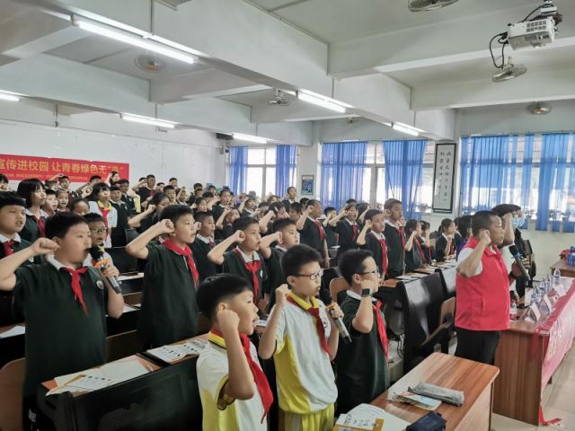 禁毒宣傳進(jìn)校園，讓青春綠色無毒 (2).jpg