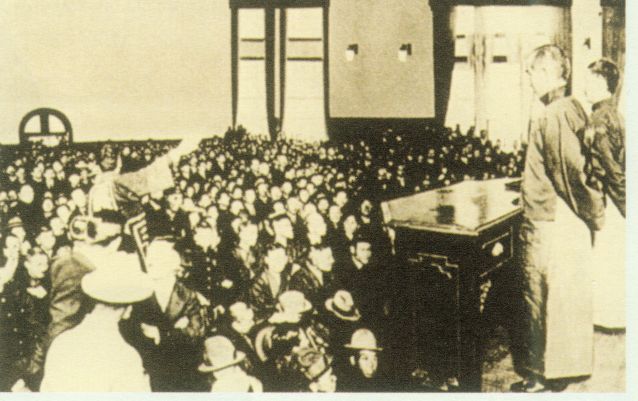 4-1、照片：孫中山在神戶高等女子學(xué)校發(fā)表關(guān)于“大亞洲主義”的演講.jpg