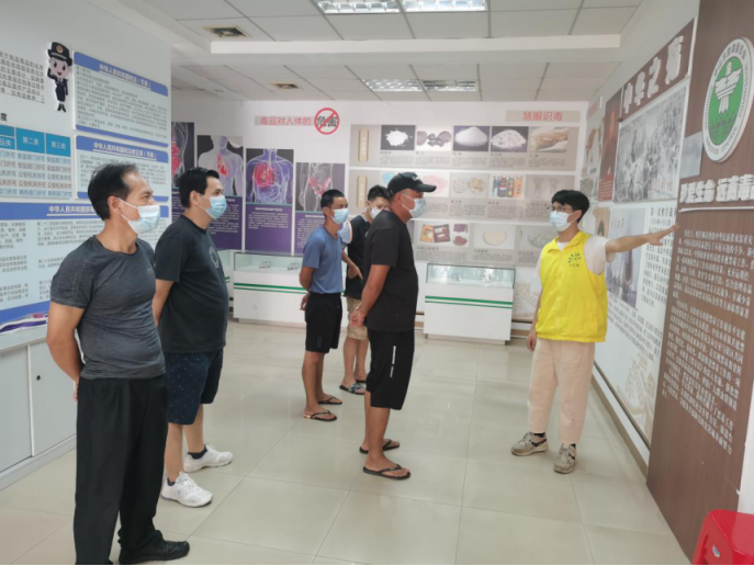 阜沙鎮(zhèn)禁毒信息〔2022〕第224期-- 弘揚(yáng)禁毒精神，筑牢禁毒防線-阜沙鎮(zhèn)組織群眾參觀禁毒教育基地