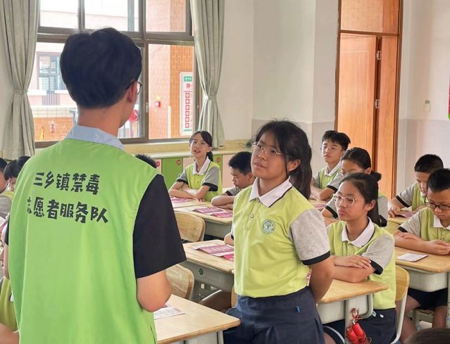 三鄉(xiāng)鎮(zhèn)開展“開學(xué)第一課，無毒伴我行”禁毒教育宣傳活動(dòng)圖片4_副本.jpg