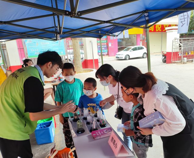 三鄉(xiāng)鎮(zhèn)開展“親子游園樂融融，大手小手齊禁毒“宣傳活動圖片3.jpg