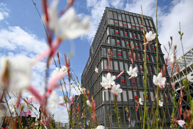 這是7月23日拍攝的巴黎奧運(yùn)村內(nèi)中國體育代表團(tuán)成員居住的公寓。新華社圖